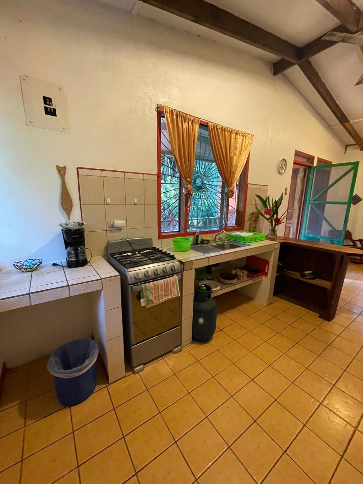 Cabinas Caribe Luna Кахуита Екстериор снимка