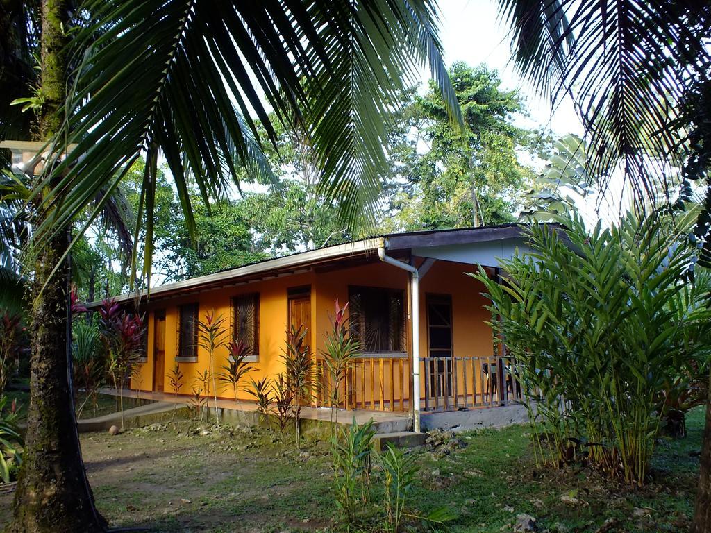 Cabinas Caribe Luna Кахуита Екстериор снимка