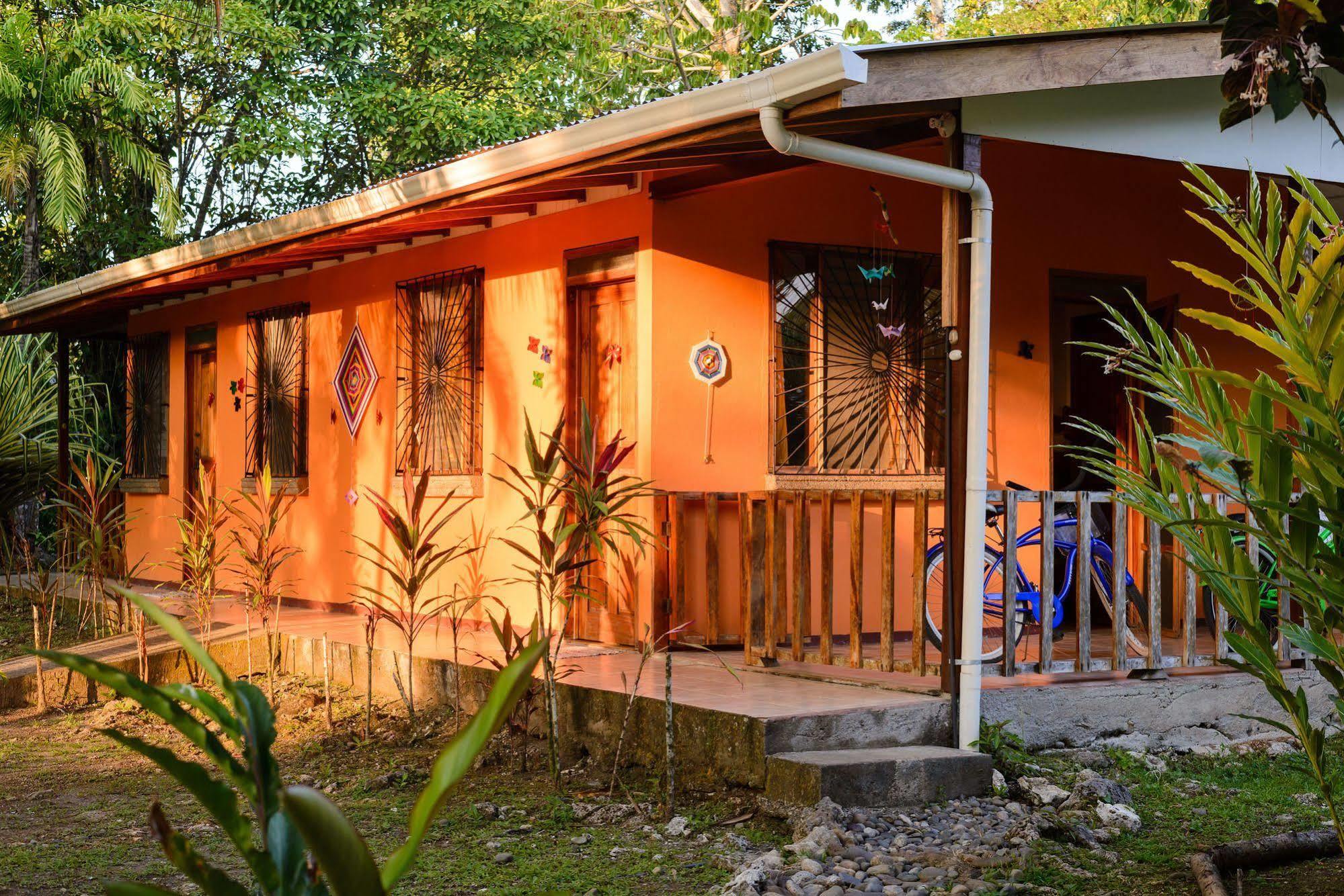 Cabinas Caribe Luna Кахуита Екстериор снимка
